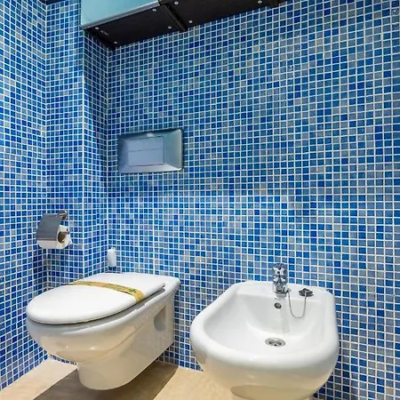 Luxe Town Hall Apartment *