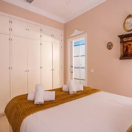Luxe Town Hall Apartment Seville