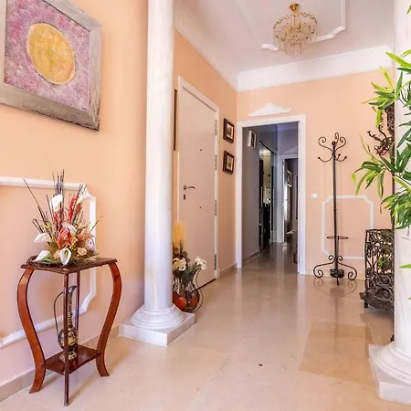 Luxe Town Hall Apartment Seville